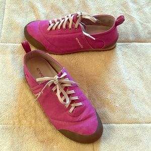 Evolve Cruzer Approach Shoes In Plum - worn once!